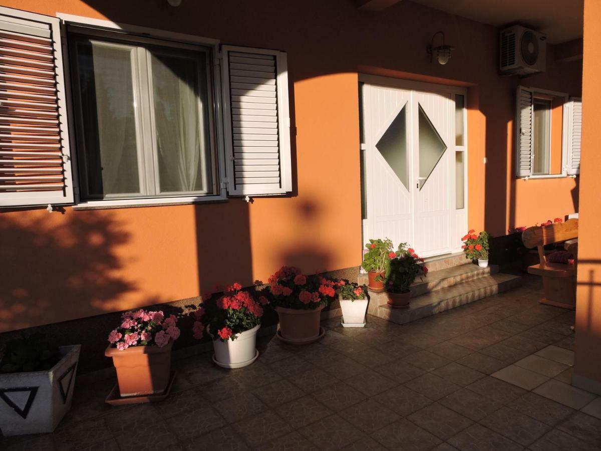 Apartments Perla Biograd Na Moru Esterno foto