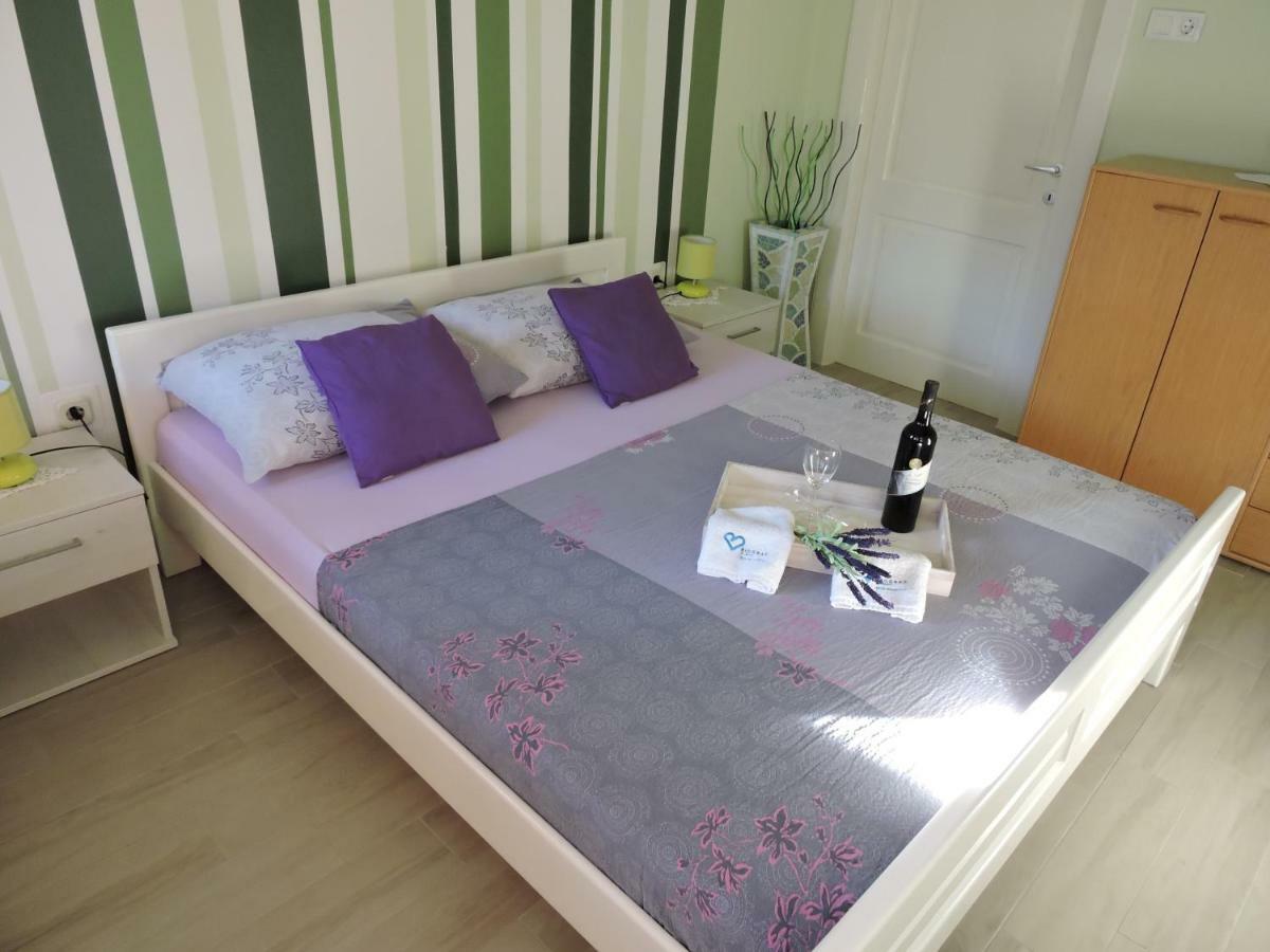 Apartments Perla Biograd Na Moru Esterno foto